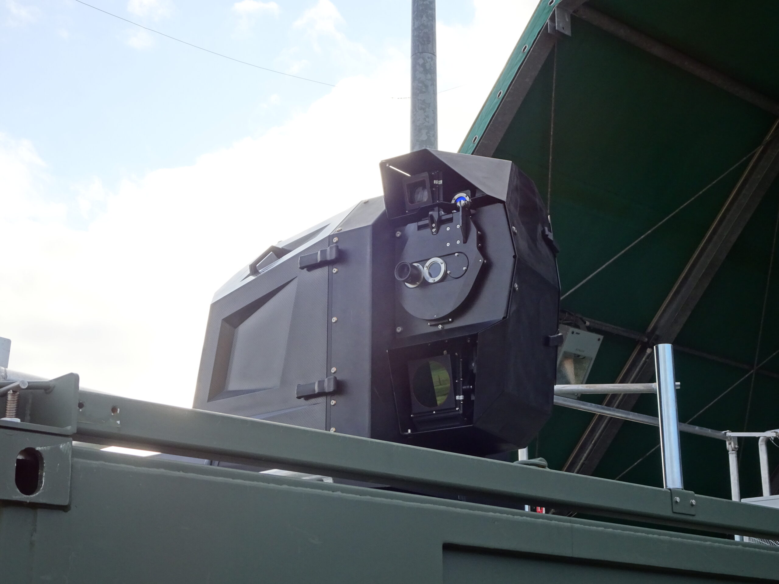 tela Compulsión Notorio Laser weapons against drones – Rheinmetall conducts successful trials for  the Bundeswehr - Armada International